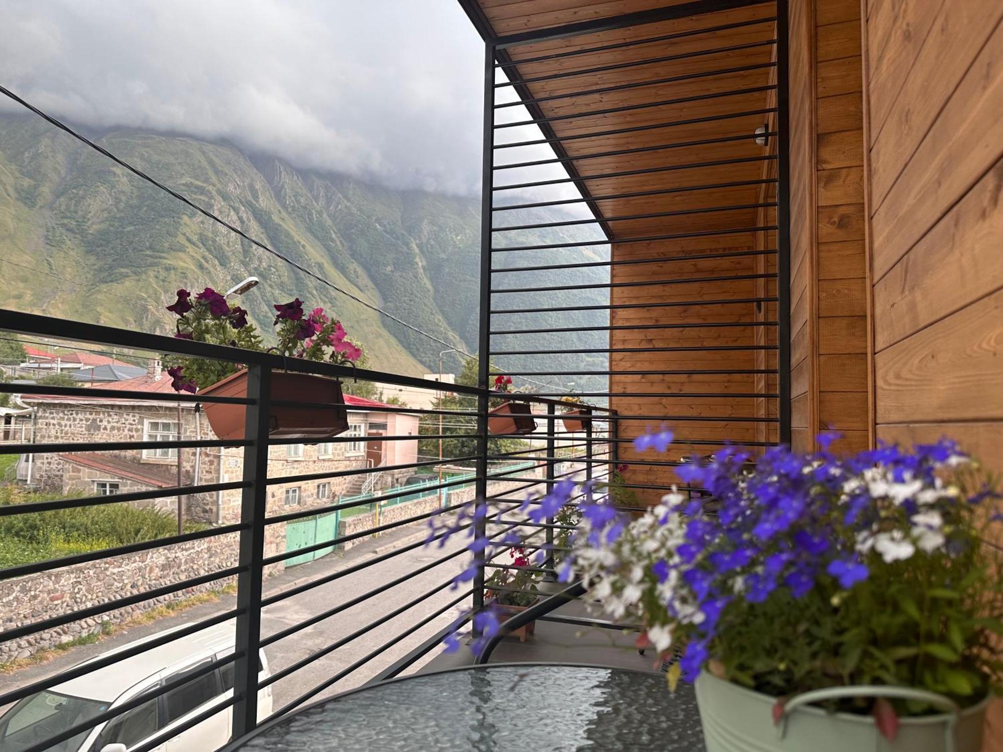 Hotel Mountime Kazbegi Exterior photo
